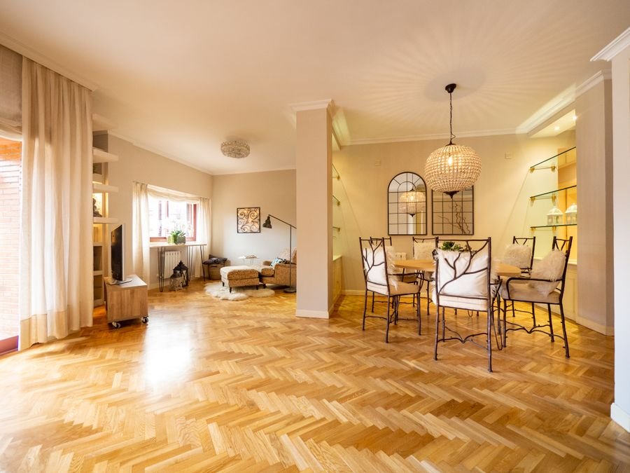 Rénovation d'appartement haussmannien à Lyon avec parquet et moulures préservés