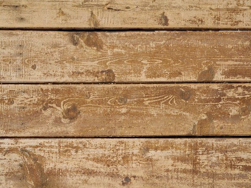 Vieux plancher d'une ferme du plateau de Dardilly ragréé et raidi avant la pose d'un carrelage neuf