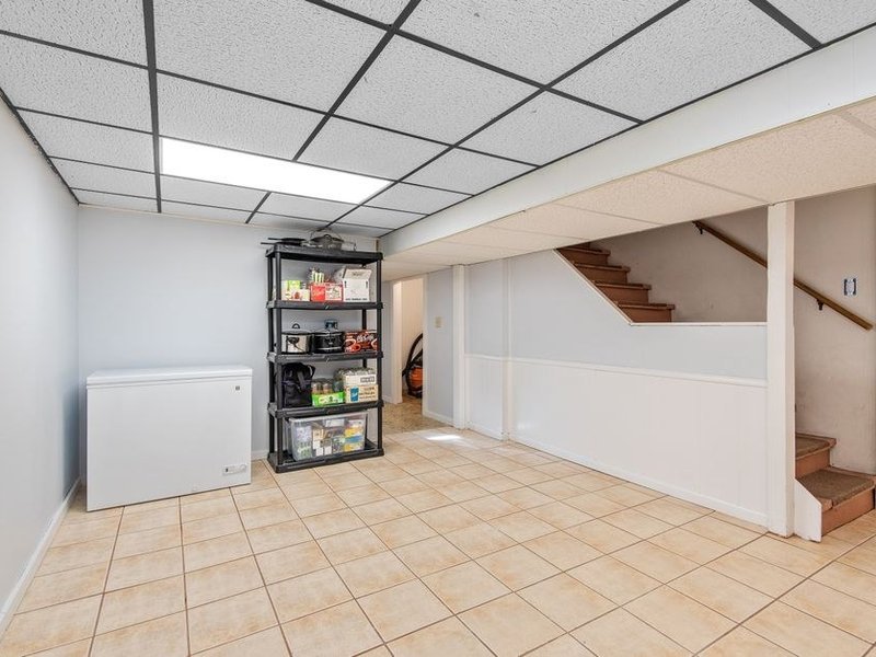 Sol de rez-de-chaussée d'une maison de ville de Grigny carrelé en grès cérame après contrôle de l'humidité du support proche du Rhône