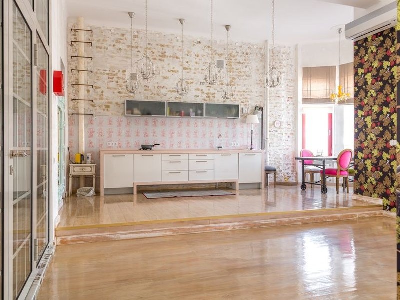 Sol souple vinyle imitation bois posé dans la cuisine d'un appartement locatif remis en état à Jean Macé à Lyon 7