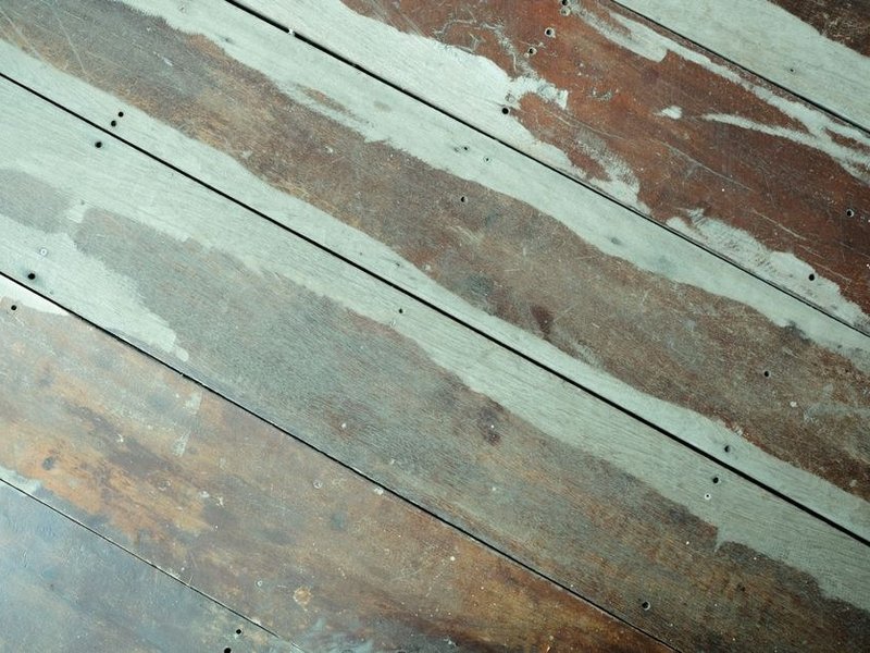 Plancher bois ancien ragréé avant la pose du nouveau carrelage à l'étage d'une maison mitoyenne d'Oullins