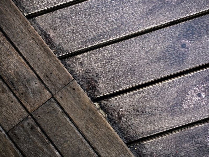 Plancher bois ancien ragréé avant la pose d'un carrelage neuf à l'étage d'une maison bourgeoise de Tassin-la-Demi-Lune