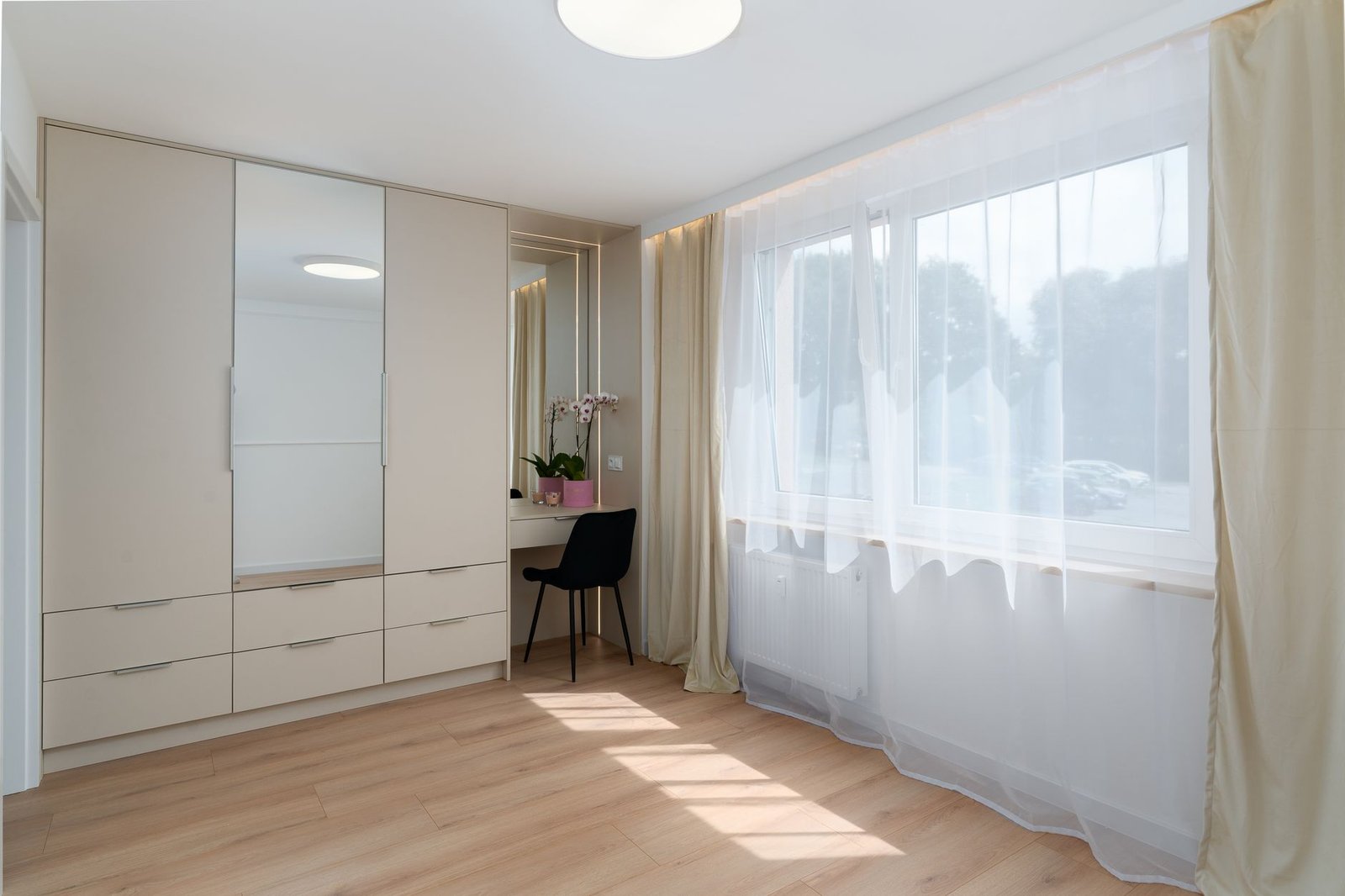 Dressing et rangement sur mesure dans une chambre à Lyon