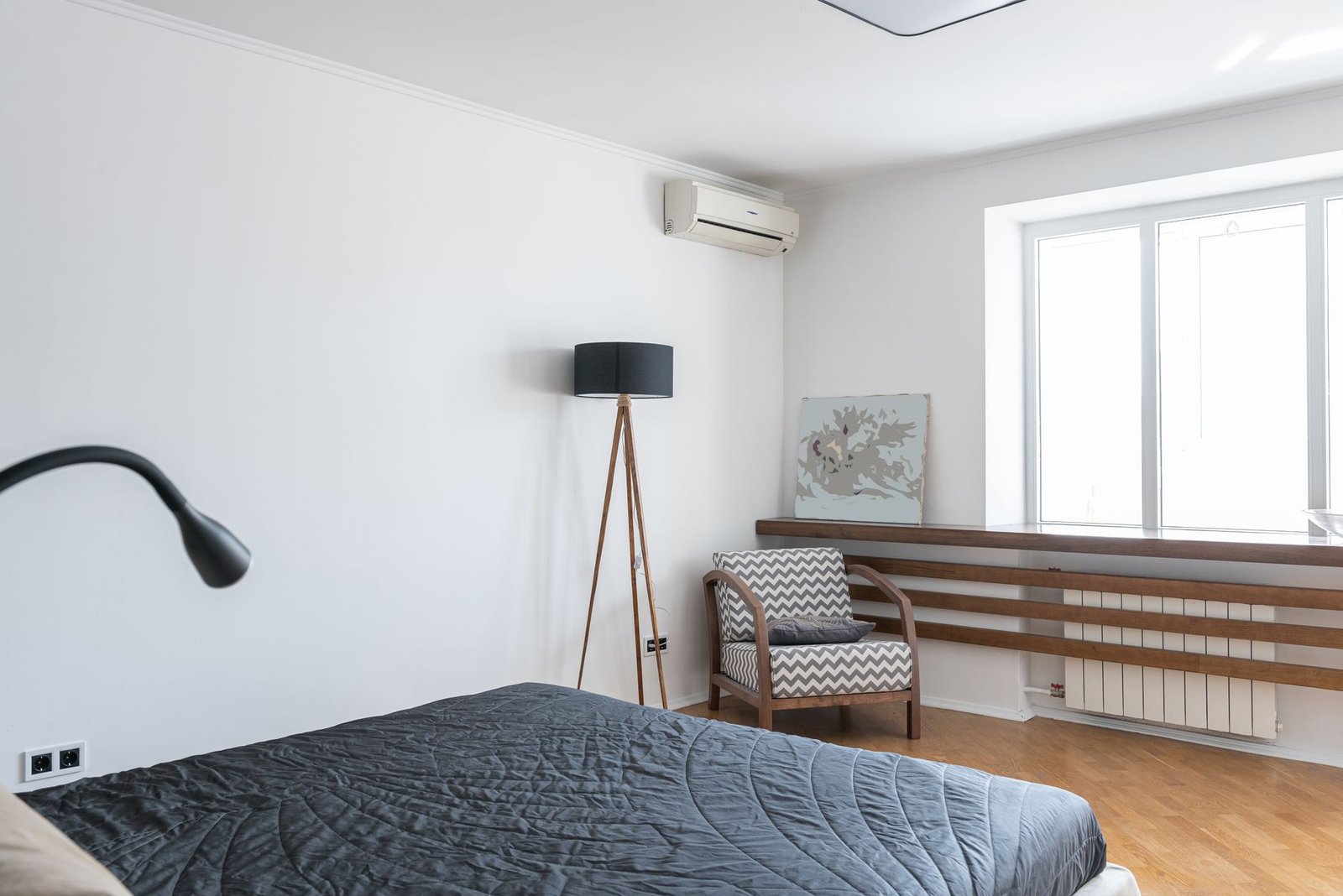 Rénovation d'une chambre à Lyon avec peinture et parquet neufs