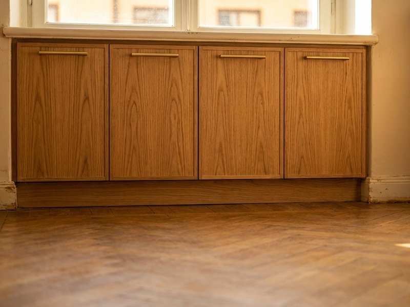 Porte de cuisine en bois plaqué chêne remplacée dans un appartement ancien à Lyon