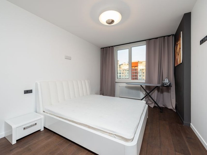 Radiateur d'une chambre d'un pavillon récent de Meyzieu, sur le circuit de chauffage à optimiser