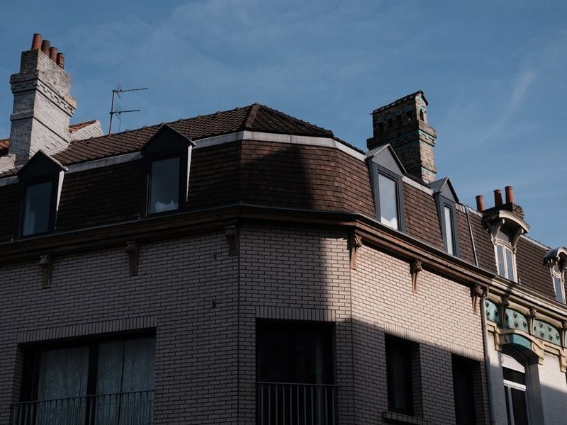 Recherche d'une infiltration au niveau d'un solin mitoyen sur une maison de ville du bourg de Grigny