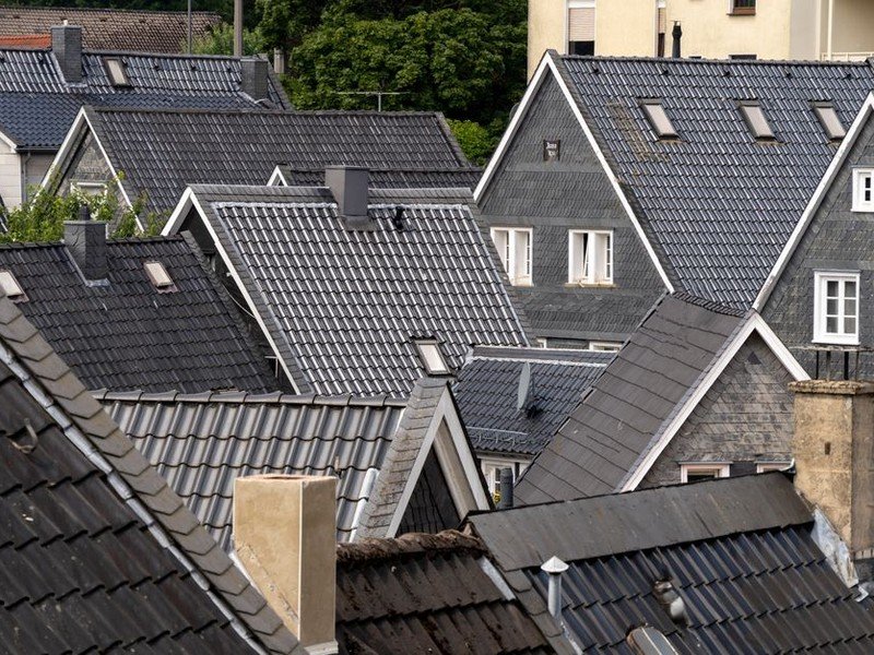 Réfection de la toiture mansardée d'un immeuble de canuts de la Croix-Rousse à Lyon 4e