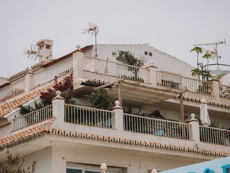 Toit-terrasse d'un immeuble de faubourg à contrôler et à étancher à Pierre-Bénite