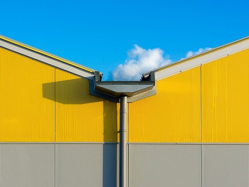 Reprise de la zinguerie et nettoyage d'une gouttière encombrée sur une toiture de pavillon à Saint-Bonnet-de-Mure