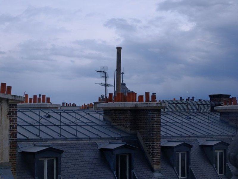 Souches de cheminée d'une toiture de vallée à Souzy, solins à reprendre