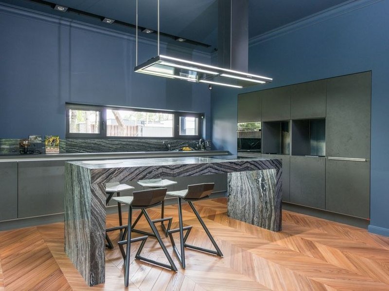 Cuisine sur mesure ajustée dans une maison de Sainte-Catherine