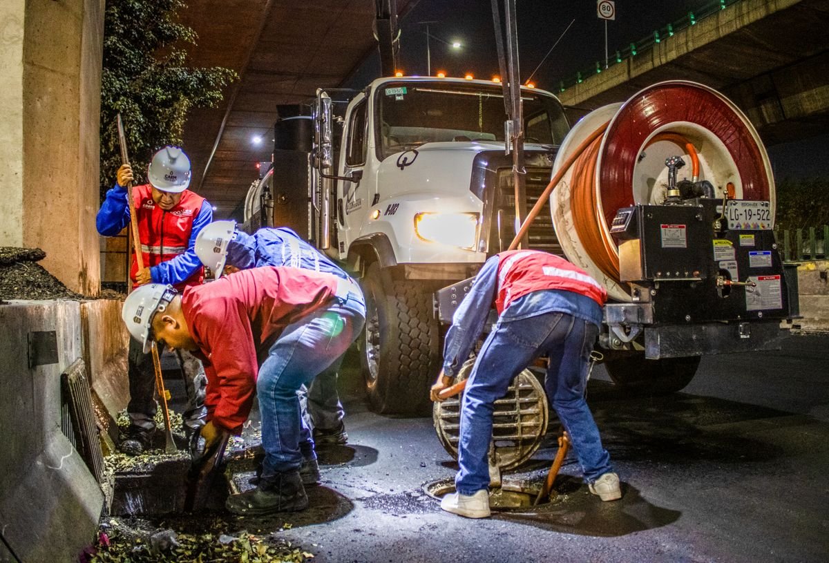 Débouchage haute pression d'une canalisation d'évacuation à Lyon avec un hydrocureur