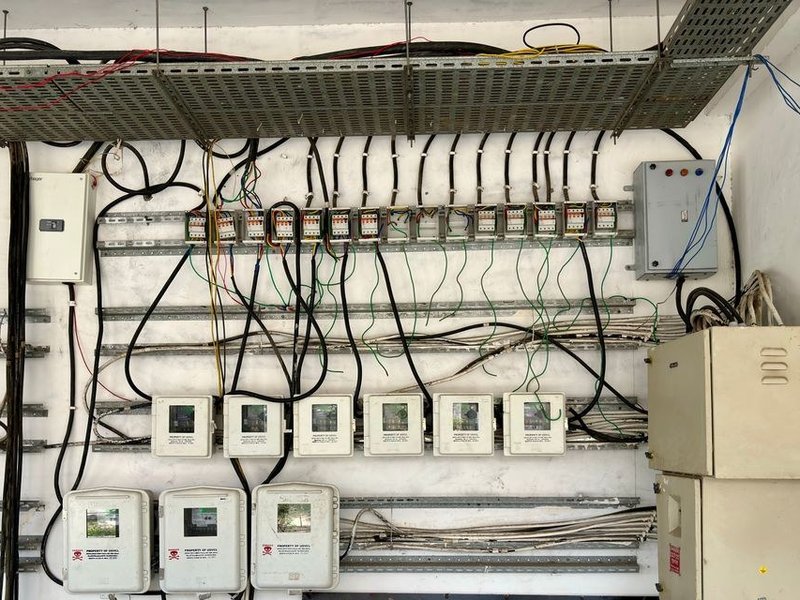 Tableau électrique et compteurs d'un immeuble de canut de Lyon 4, installation reprise lors de la mise aux normes