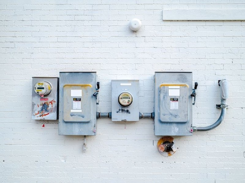 Anciens compteurs et coffrets électriques d'un immeuble ancien du Vieux-Lyon à Lyon 5, repris lors de la mise aux normes