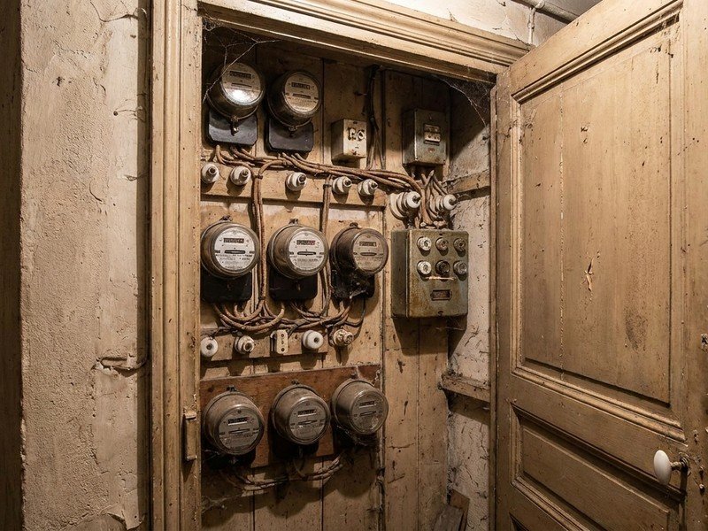 Remise en conformité électrique d'un logement de faubourg rénové pour la location près du secteur de la Saulaie à Oullins