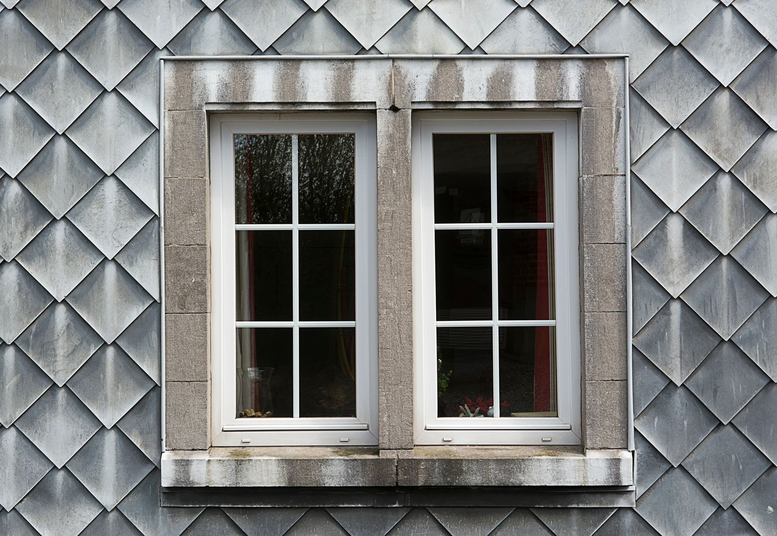 Fenêtre à double vitrage sur mesure posée dans une façade à Lyon