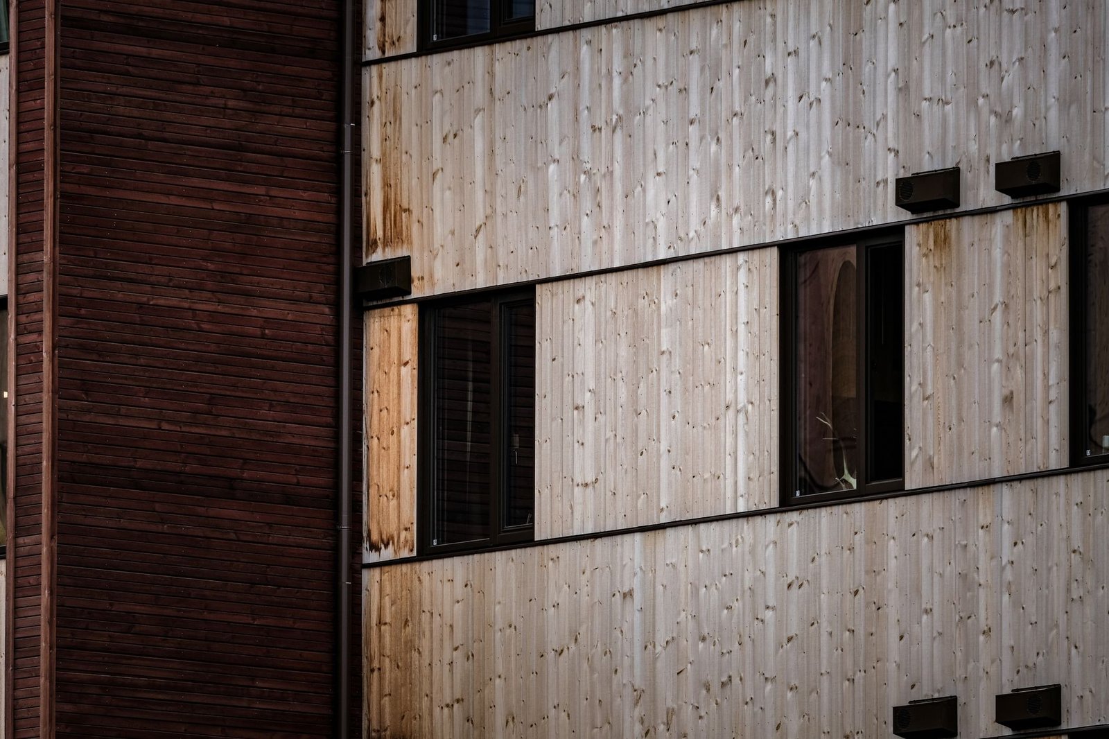 Bardage bois posé sur une isolation extérieure de façade à Lyon