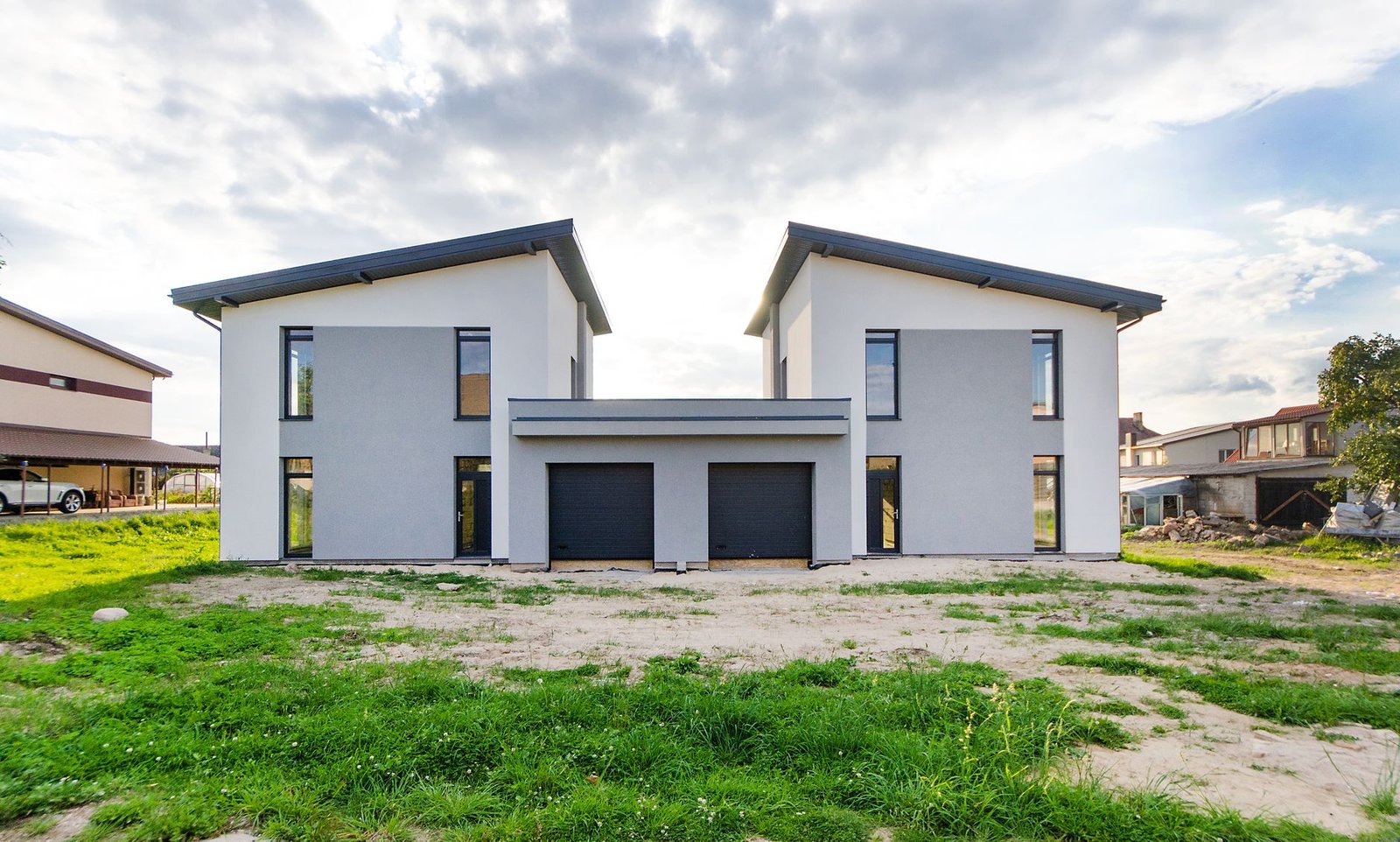 Façade rénovée après isolation extérieure et enduit à Lyon 8