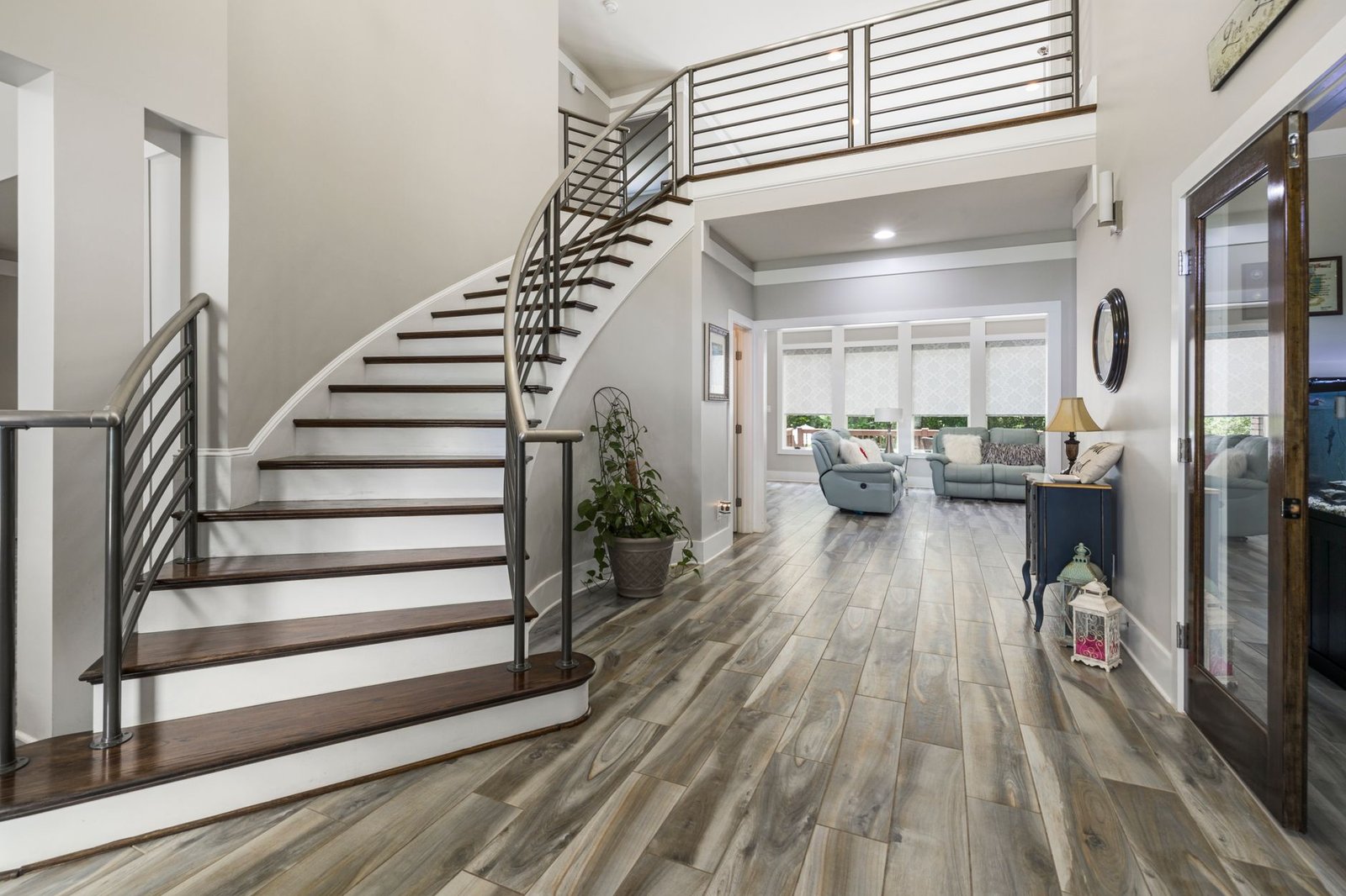 Escalier bois sur mesure rénové dans une maison à Lyon