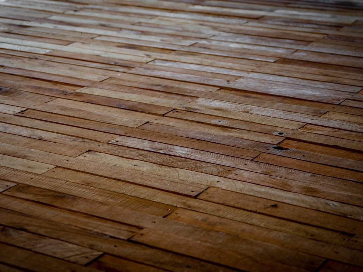 Pose de parquet bois à lames droites au sol à Lyon