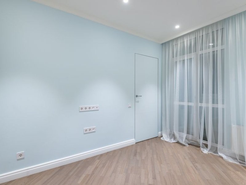 Mise en peinture personnalisée d'un séjour dans un logement neuf de programme de Gorge de Loup à Lyon 9, teinte choisie sur placo sain
