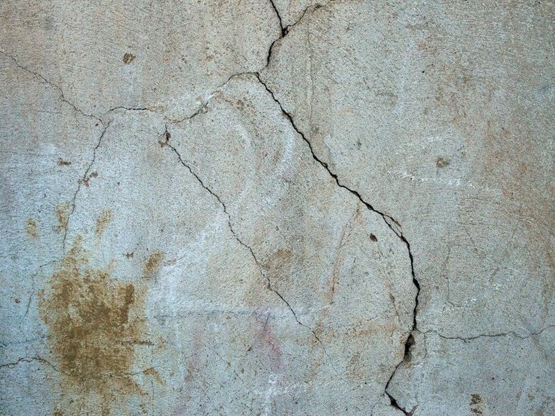 Reprise de supports de plâtre d'époque et jointoiement avant peinture dans un appartement ancien de faubourg de Vaise, Lyon 9