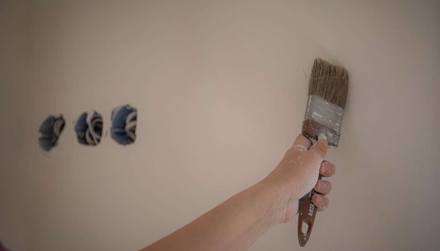 Faux plafond posé dans un logement rénové à Lyon