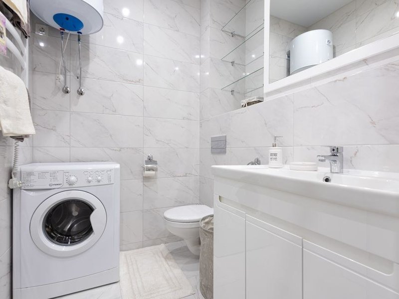 Chauffe-eau raccordé pour desservir une salle de bain d'une villa de standing à Écully