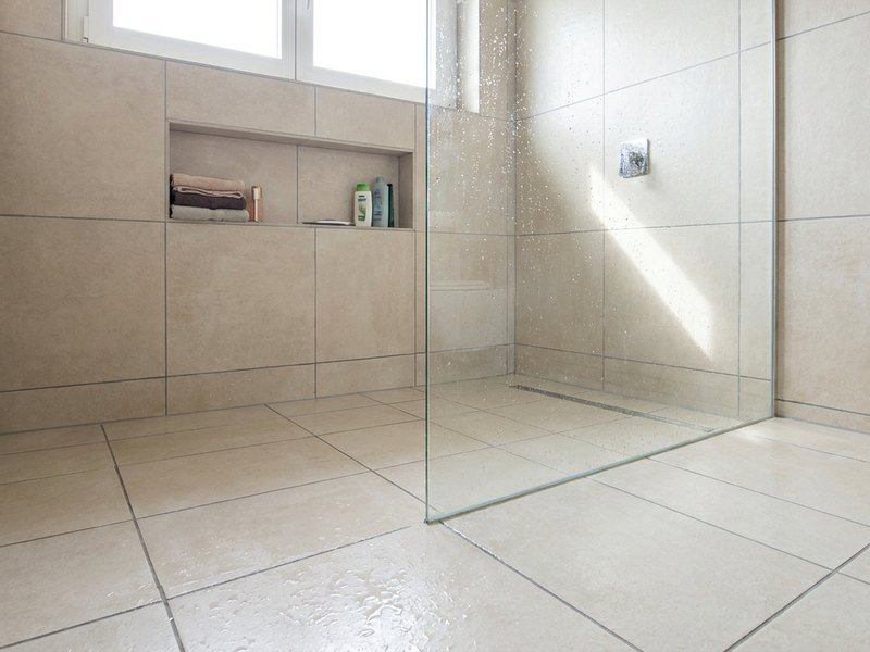 Paroi de douche à l'italienne carrelée en faïence étanche à Lyon