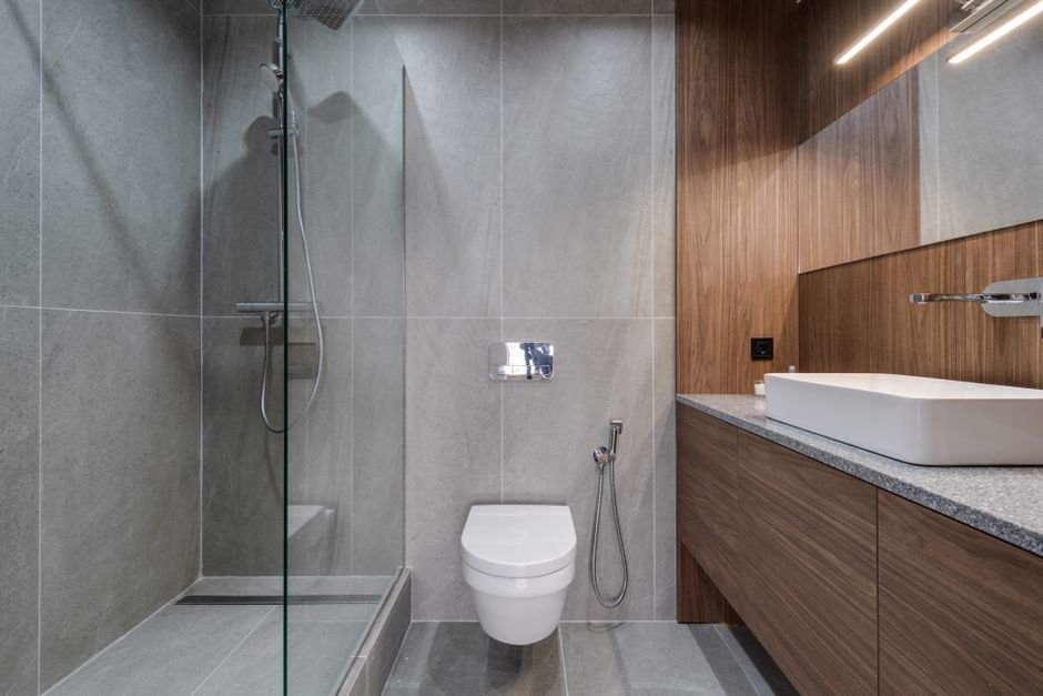 Pose de douche à l'italienne dans une salle de bain à Lyon